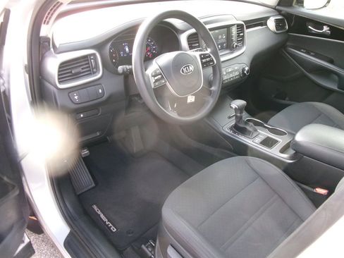 Used 2020 Kia Sorento L image 16