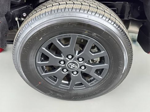 Certified 2025 Toyota 4Runner SR5 AWD/4WD image 31