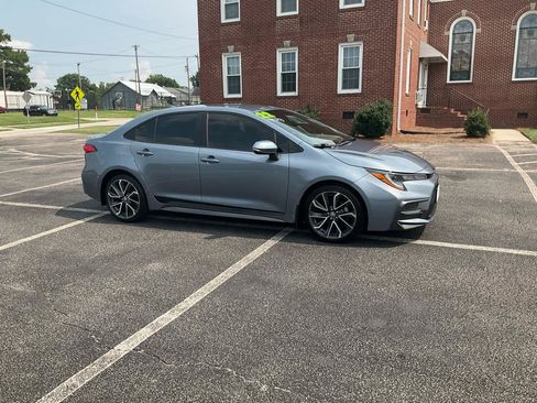 Used 2022 Toyota Corolla SE FWD image 2