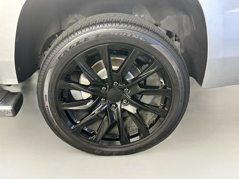 Used 2018 Chevrolet Tahoe LT w/ LT Signature Package AWD/4WD image 11