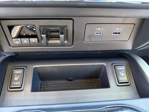 Used 2024 Nissan Titan SV w/ SV Convenience Package image 29