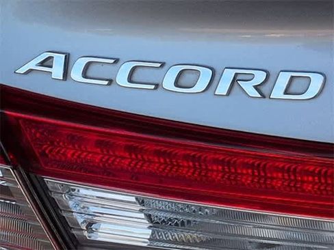 Used 2018 Honda Accord Sport image 13