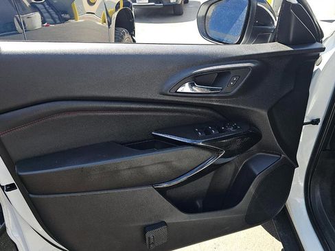 Used 2025 Chevrolet Trax RS w/ Sunroof Package image 7