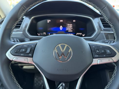Certified 2024 Volkswagen Tiguan SE image 29