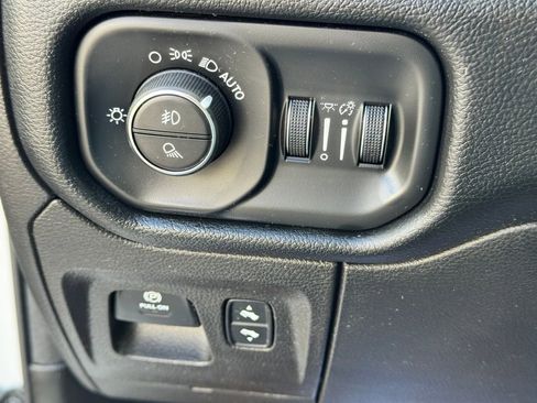 Used 2019 RAM 1500 Big Horn AWD/4WD image 30