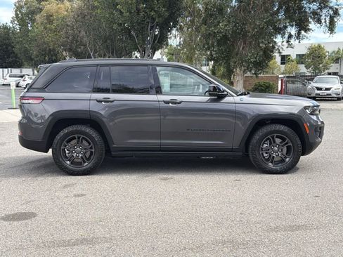 Used 2025 Jeep Grand Cherokee Trailhawk AWD/4WD image 7