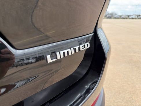 Used 2024 Jeep Grand Cherokee L Limited w/ Luxury Tech Group II image 15