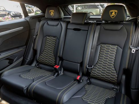 Used 2021 Lamborghini Urus AWD/4WD image 24