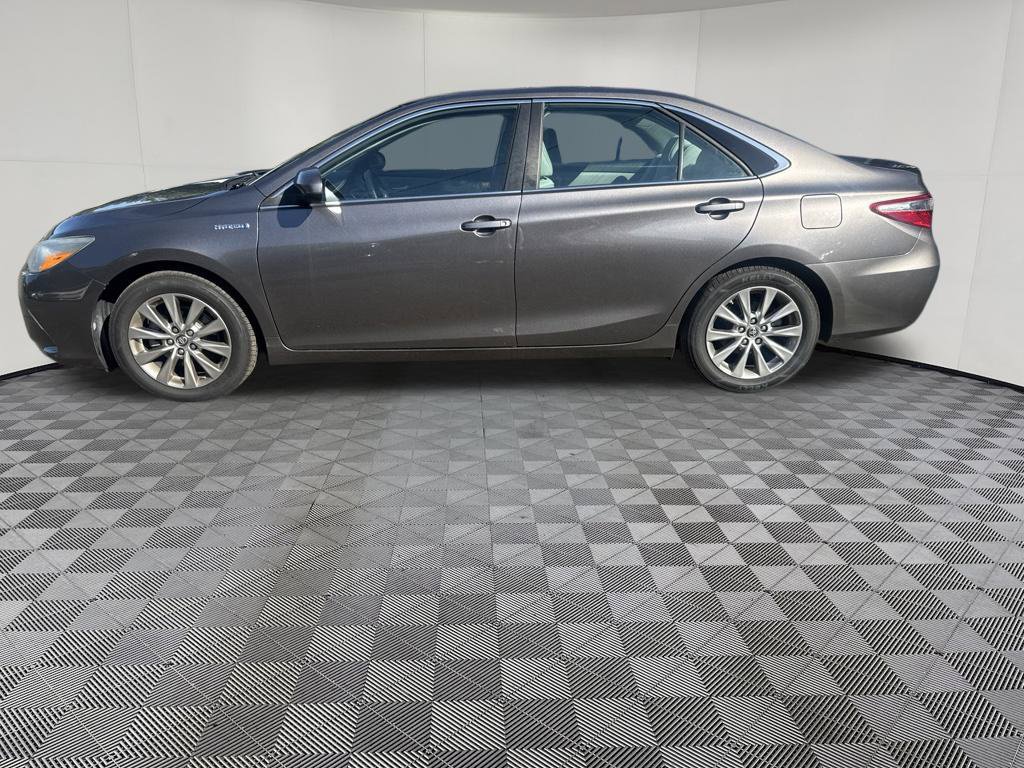 Used 2015 Toyota Camry XLE w/ Moonroof Package FWD image 16