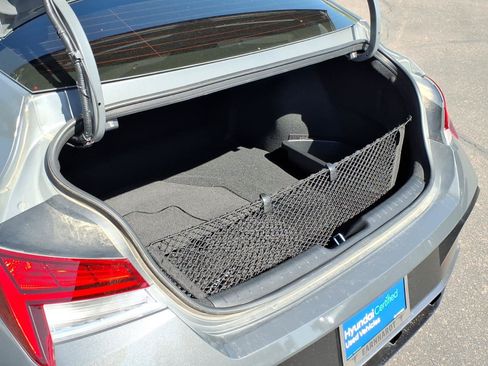 Certified 2025 Hyundai Elantra Limited FWD image 11