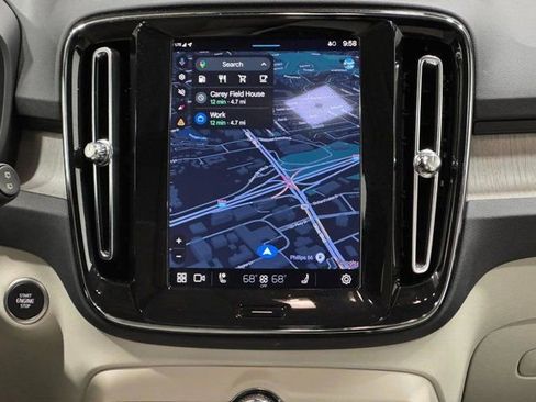 Used 2025 Volvo XC40 B5 Ultra image 17