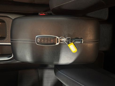 Used 2025 Nissan Sentra SV image 22