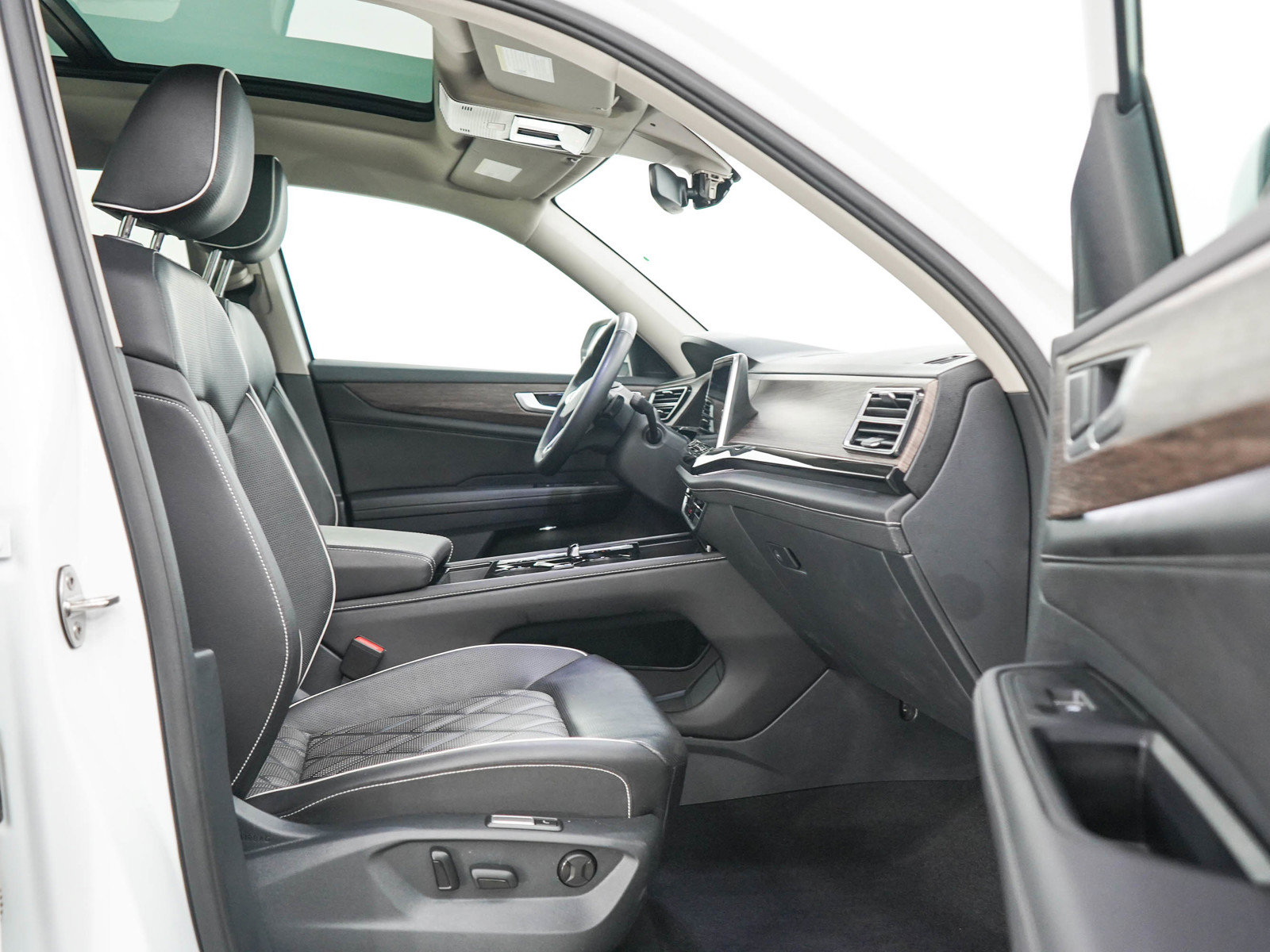 Used 2025 Volkswagen Atlas SEL Premium R-Line AWD/4WD image 11