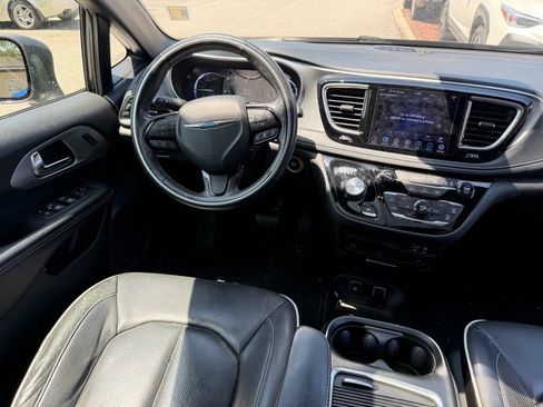 Used 2020 Chrysler Pacifica Limited w/ Advanced Safetytec Group FWD image 21