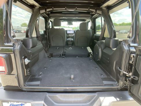 Used 2024 Jeep Wrangler Unlimited Sport AWD/4WD image 23
