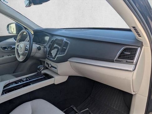 Used 2021 Volvo XC90 T5 Momentum w/ Climate Package FWD image 8