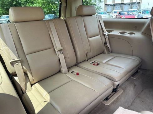 Used 2011 GMC Yukon XL Denali image 36