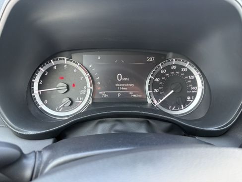 Used 2023 Toyota Highlander LE AWD/4WD image 3