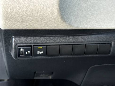 Used 2022 Toyota Corolla LE FWD image 21
