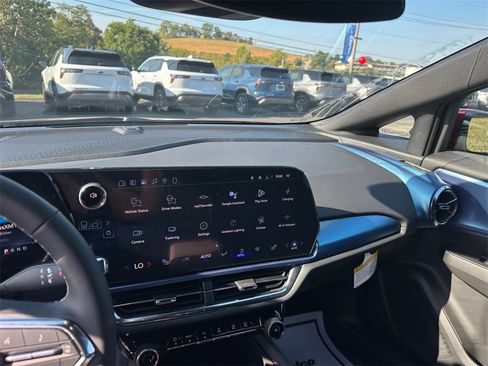 New 2026 Chevrolet Equinox EV LT image 17