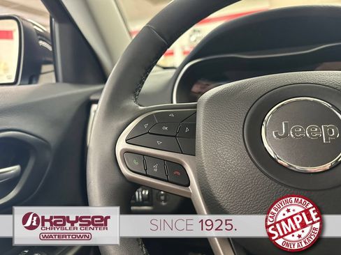 Certified 2021 Jeep Cherokee Latitude Lux w/ Comfort/Convenience Group AWD/4WD image 17