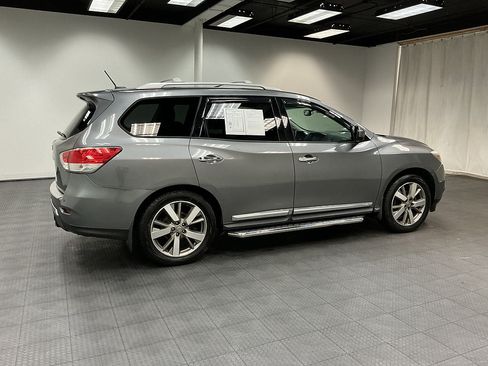 Used 2015 Nissan Pathfinder Platinum w/ Family Entertainment Package FWD image 6