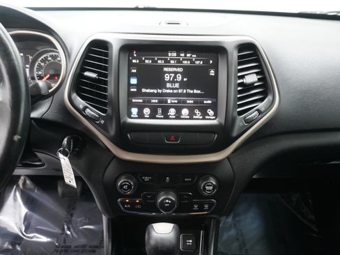 Used 2014 Jeep Cherokee Latitude FWD image 17