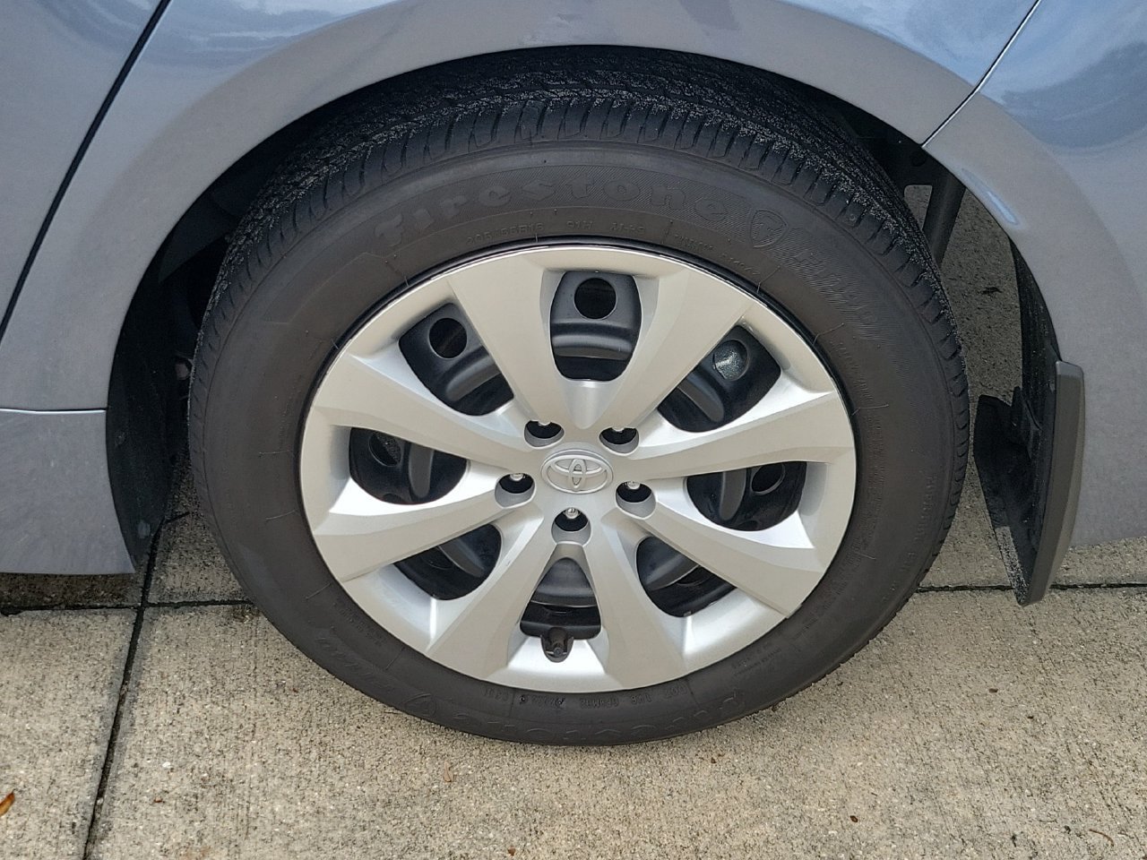Used 2025 Toyota Corolla LE FWD image 5