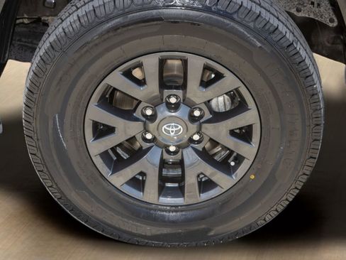 Used 2022 Toyota Tacoma SR5 w/ SR5 Appearance Package (SM) image 31