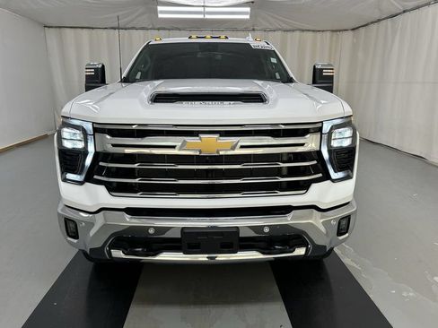 Used 2025 Chevrolet Silverado 2500 LTZ w/ LTZ Plus Package AWD/4WD image 3