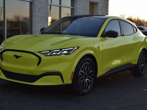 Used 2025 Ford Mustang Mach-E Premium image 9