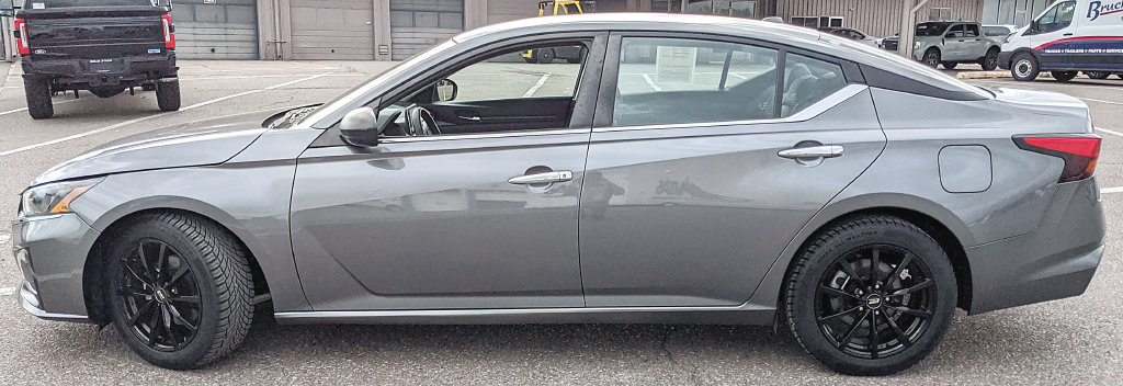 Used 2024 Nissan Altima 2.5 SV FWD image 5