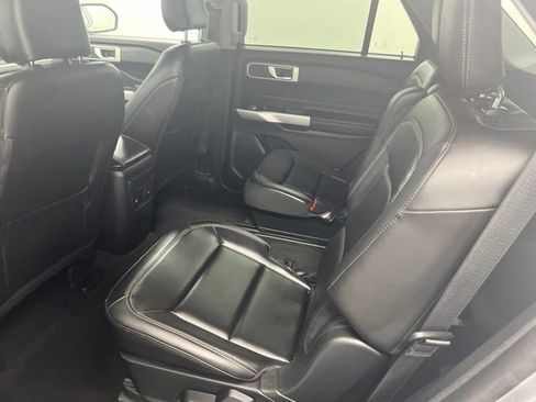 Used 2023 Ford Explorer XLT w/ Equipment Group 202A AWD/4WD image 8
