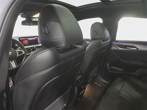 Used 2024 BMW X4 xDrive30i w/ Premium Package image 11