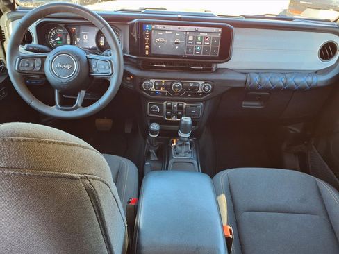 Used 2024 Jeep Wrangler Unlimited w/ Convenience Group image 8