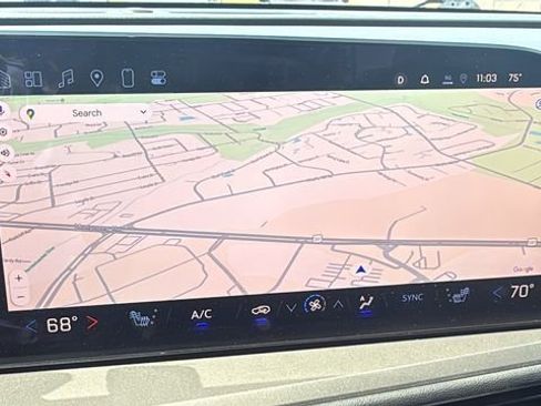 Used 2025 Chevrolet Traverse LT image 17