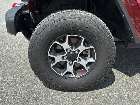 Used 2022 Jeep Wrangler Unlimited Rubicon w/ Dual Top Group AWD/4WD image 11