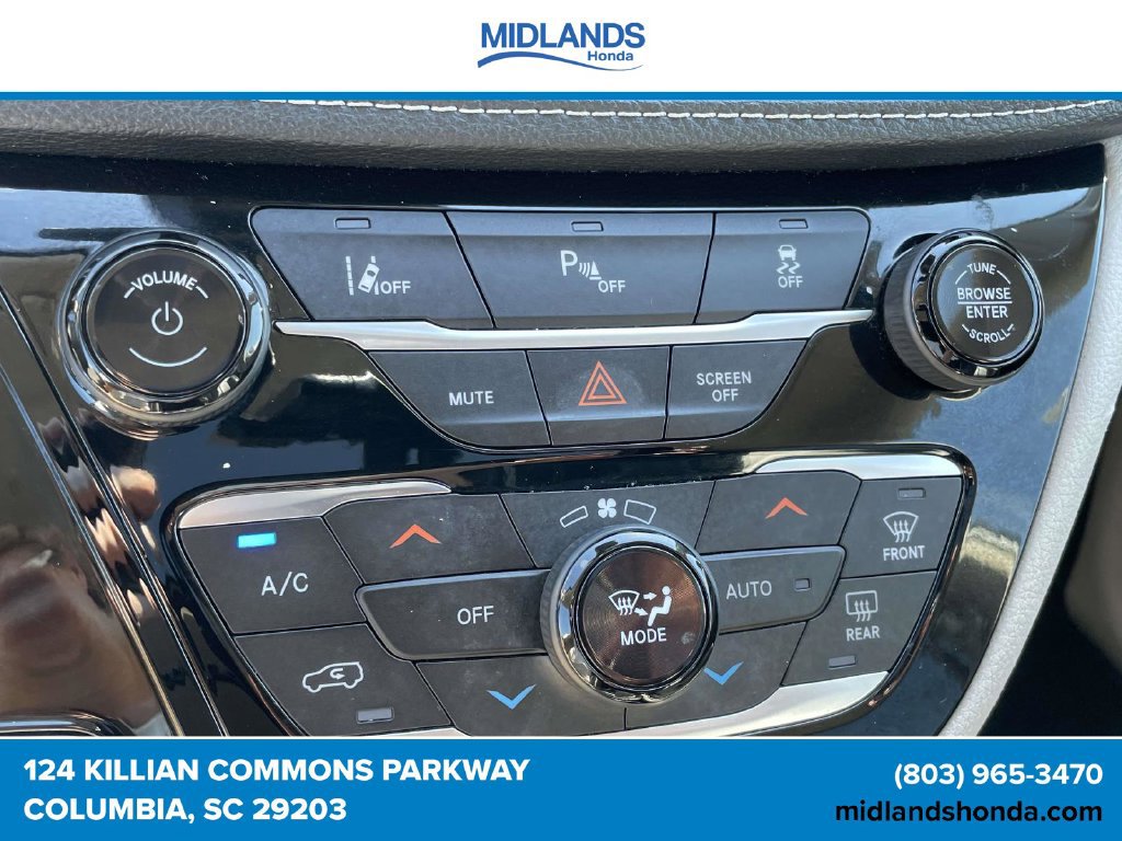 Used 2023 Chrysler Pacifica Limited FWD image 29