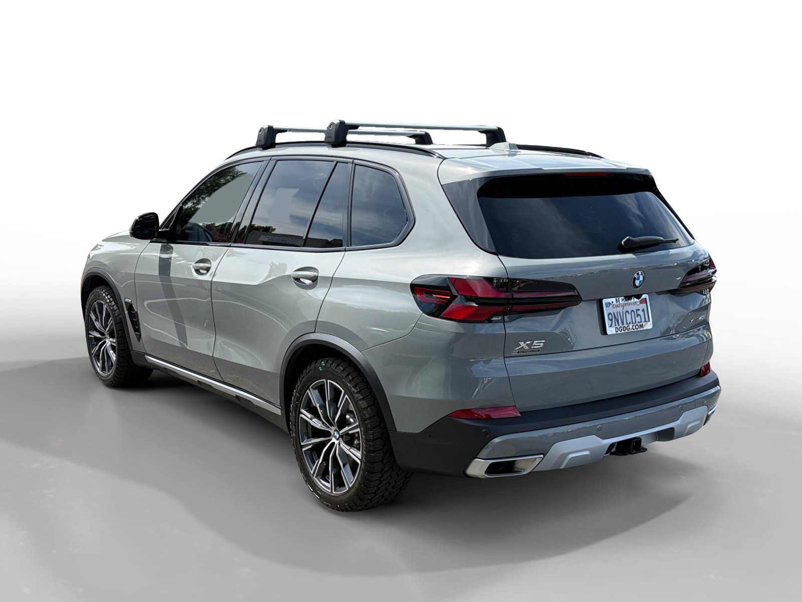 Used 2025 BMW X5 xDrive40i w/ M Sport Package AWD/4WD image 3