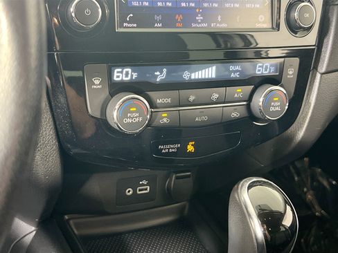Used 2018 Nissan Rogue SV AWD/4WD image 15