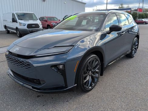 Used 2025 Toyota Crown Signia w/ Advanced Technology Package image 2