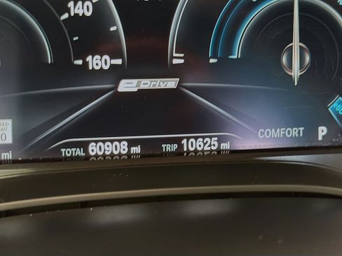 Used 2019 BMW 530e w/ Luxury Package RWD image 8