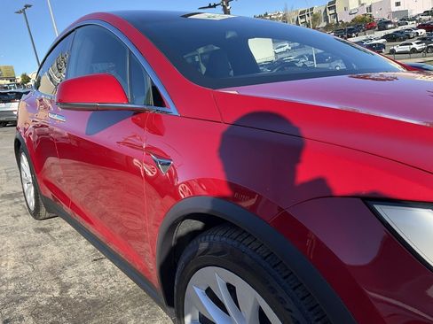 Used 2017 Tesla Model X 75D image 88