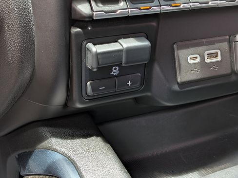 Used 2021 Chevrolet Silverado 1500 LT Trail Boss w/ Convenience Package II AWD/4WD image 30