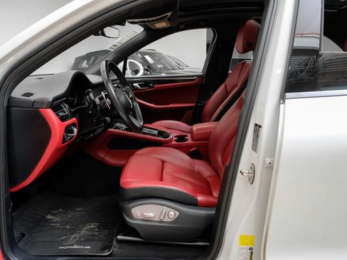 Used 2023 Porsche Macan AWD/4WD image 4