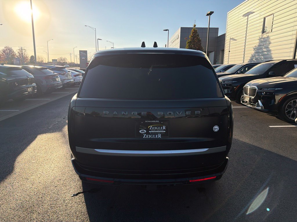 Used 2023 Land Rover Range Rover SV AWD/4WD image 4
