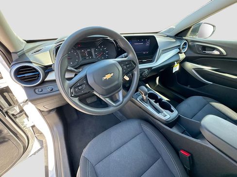 Used 2025 Chevrolet Trax LS image 9