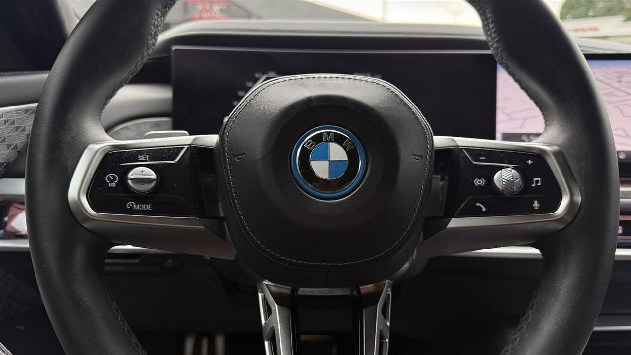 Used 2023 BMW i7 xDrive60 AWD/4WD image 52