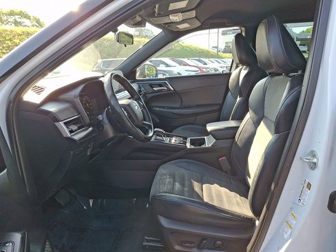 Used 2023 Mitsubishi Outlander SE AWD/4WD image 14