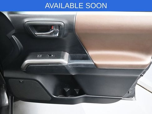 Used 2017 Toyota Tacoma Limited AWD/4WD image 33